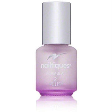 Nailtiques Fórmula 2 Plus: aplicación en uñas para acabado duro y duradero.