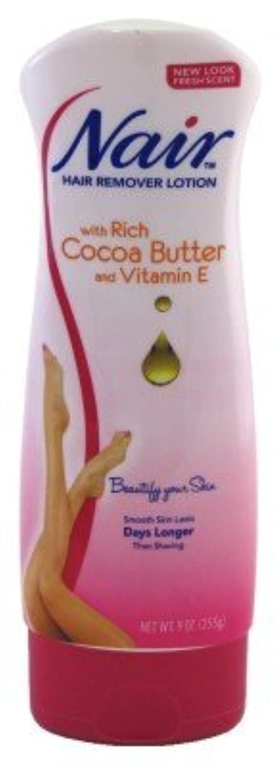 Nair quita pelo loción manteca de cacao, botella visible para piel suave tras la aplicación.