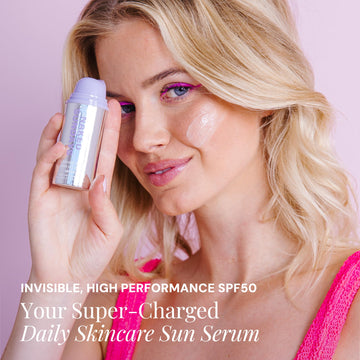 Naked Sundays SPF50 antioxidantes Kakadu Plum y Vitamina E para piel saludable.