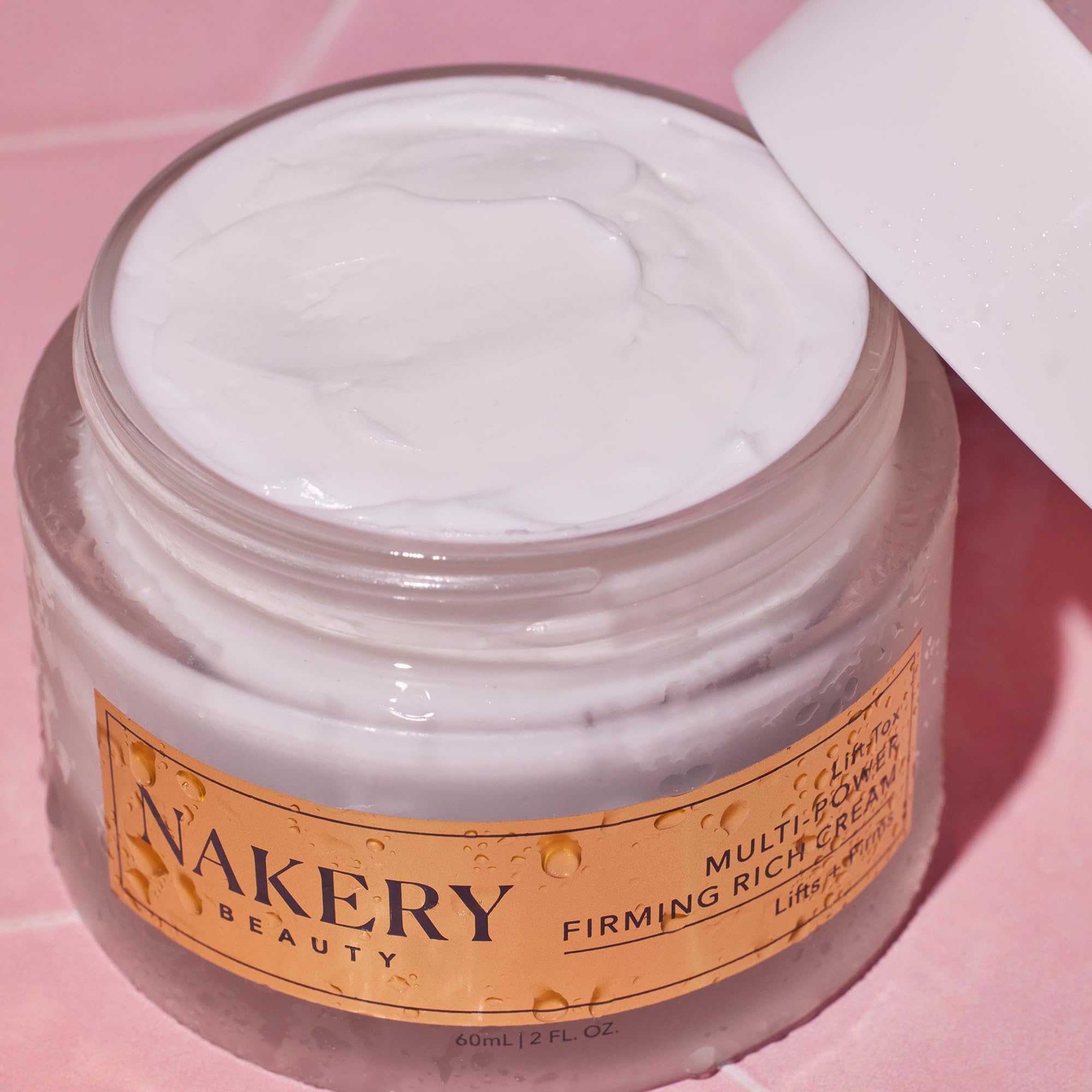 Nakery Lift-Tox hidratacion profunda mantiene la piel suave.