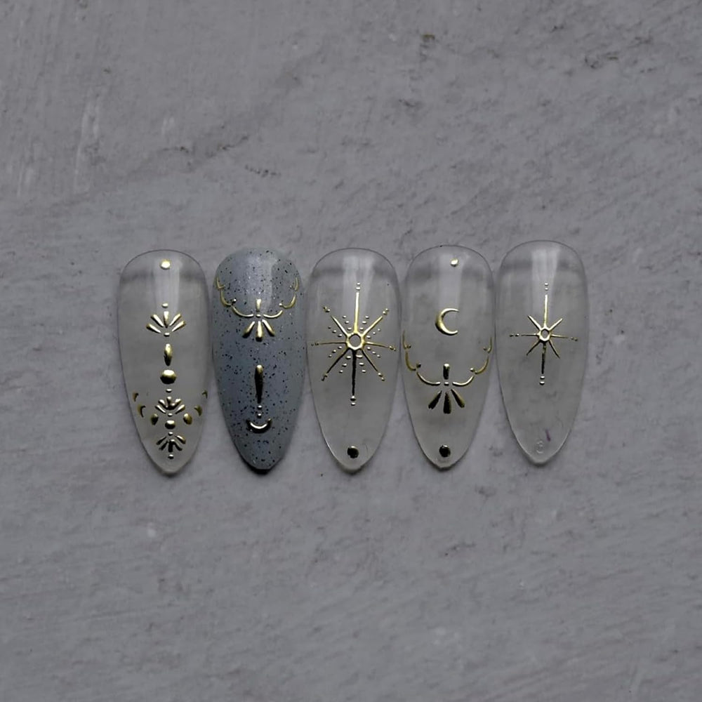 Namrec diseños luna y estrella dorados 3D para uñas elegantes.
