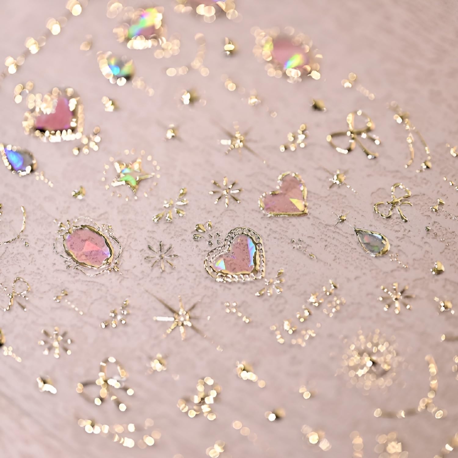 Namrec Valentine: diseño lazo dorado en uñas, decoración duradera.