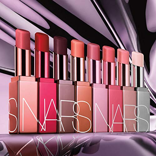 NARS Orgasm Afterglow Lip Balm con Complejo Monoi ofrece hidratación duradera.