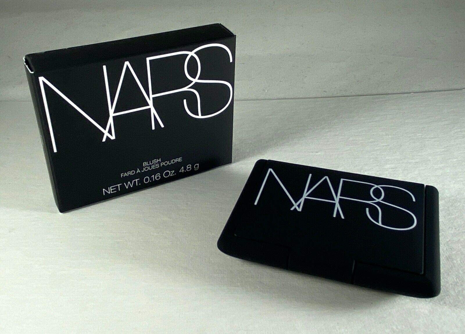 NARS Orgasm rubor textura satinada, sensación suave y mezcla fácil.