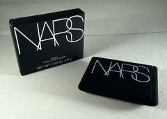 NARS Orgasm rubor textura satinada, sensación suave y mezcla fácil.