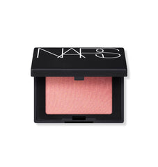 NARS Orgasm rubor en polvo mini para viaje con brillo dorado natural.