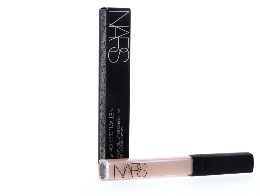NARS Radiant Creamy Concealer Vanilla envase elegante y práctico.