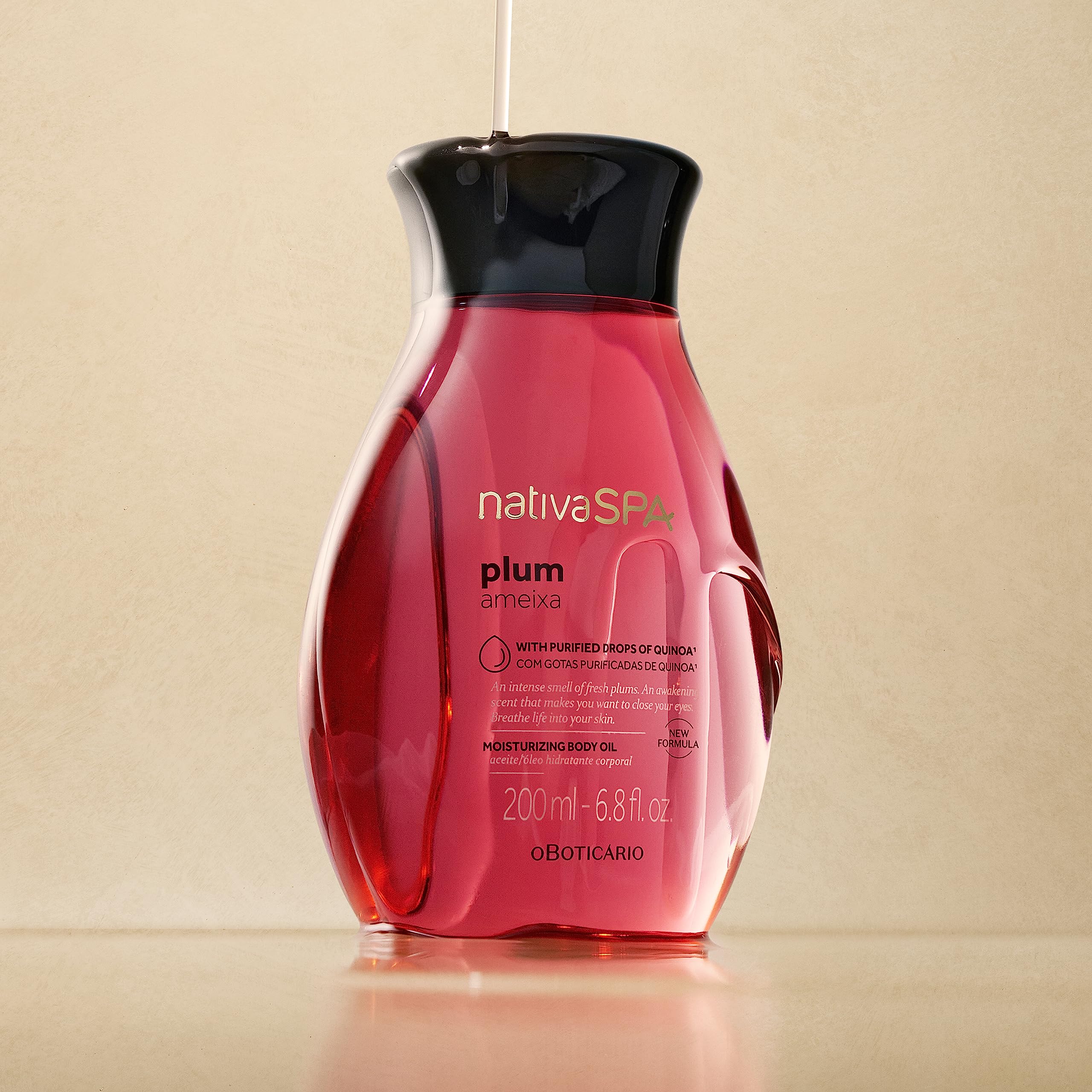 Nativa Spa Plum Oil : application en massage pour peau douce et souple.