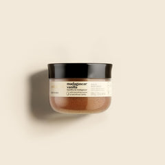 Detalle de textura de azúcar y aceites de Nativa Spa para exfoliación suave