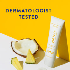 Protector solar Native SPF 30, aroma piña y coco, experiencia sensorial para actividades al aire libre.