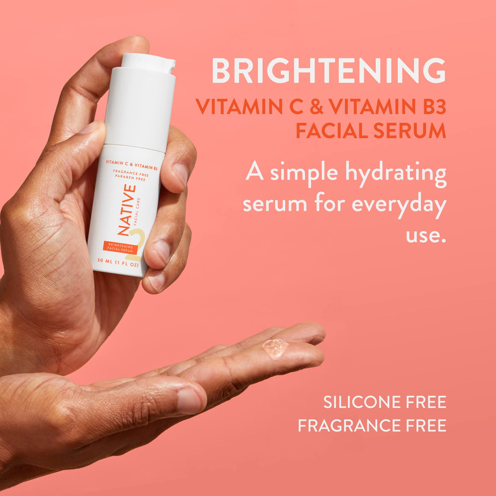 Primer plano de Native con vitamina C, para brillo y tono más uniforme.