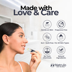 Aplicación suave del bálsamo Natrulo para labios secos.