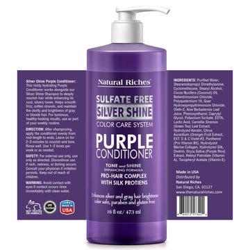 Natural Riches champú morado, etiqueta visible, realza brillo y cuida el color.