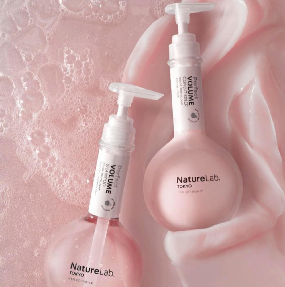 NatureLab.TOKYO après-shampoing-volume bouteille: apporte du corps et de la souplesse.