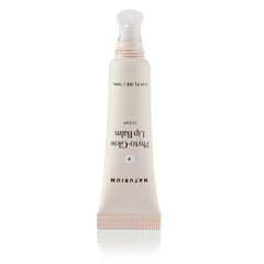 Naturium Phyto-Glow balsamo-labial aplicado en labios con acabado brillante