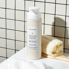 Naturium The Smoother contiene gránulos de ácido glicólico para exfoliar