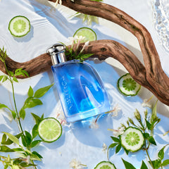 Nautica Blue, etiqueta frontal muestra notas aromáticas.