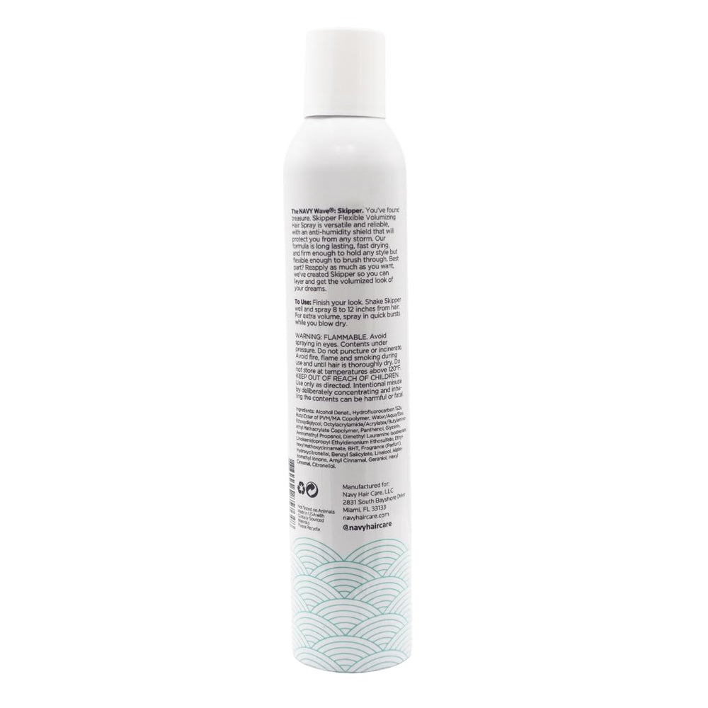 Aplicación en la raíz para levantar el cabello con Skipper de NAVY.