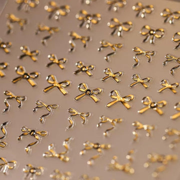 NBNTGH stickers con ornamentos dorados aportan brillo y glamour a las uñas.
