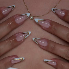 NBNTGH uñas francesas blanco con línea dorada, estilo diario y elegante.