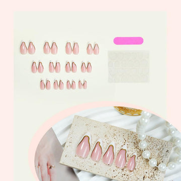 NBNTGH uñas francesas tono natural con línea dorada, ideal para celebraciones.