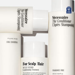 Nécessaire Acondicionador hialurónico: hidrata y desenreda el cabello.