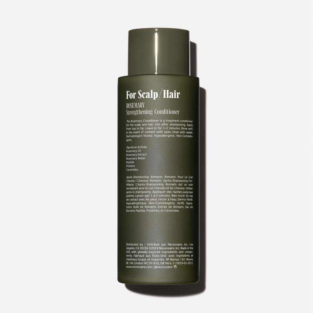 Texture crème gel du conditionneur Nécessaire, application facile sur cheveux fins.