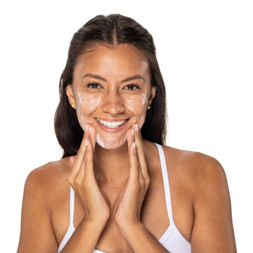 Pompe Neutrogena gel nettoyant visage mousse, utilisation pratique au quotidien.