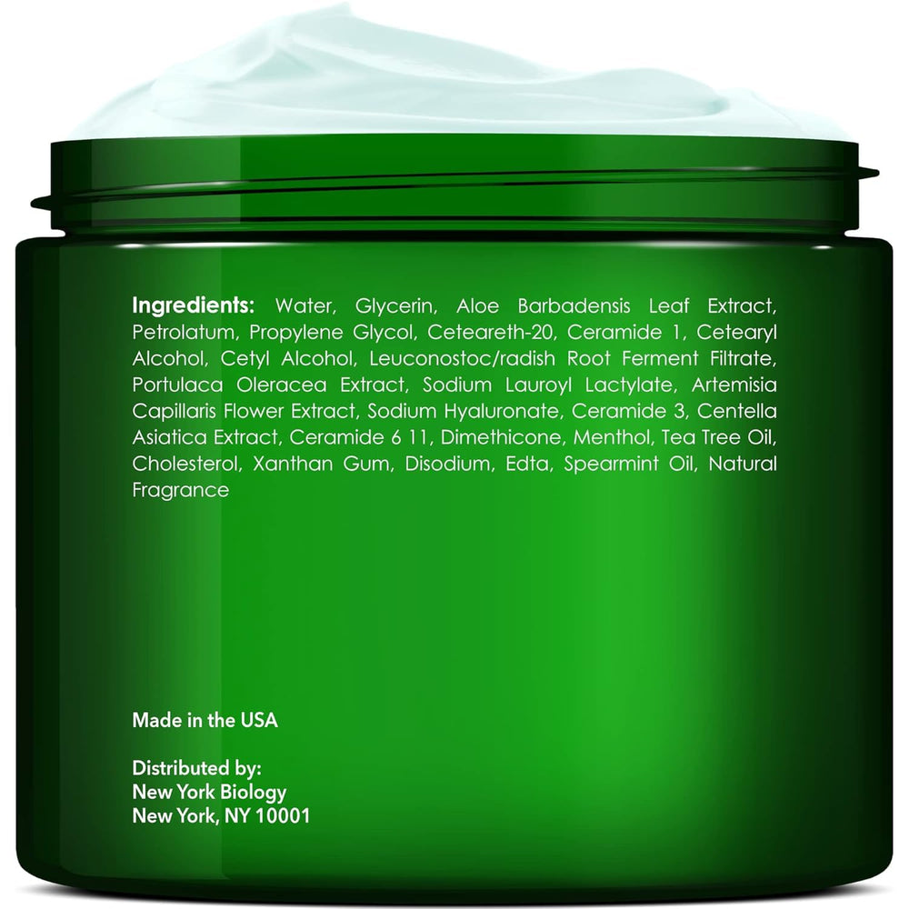 Crema para pies New York Biology con aceite de árbol de té, textura suave.