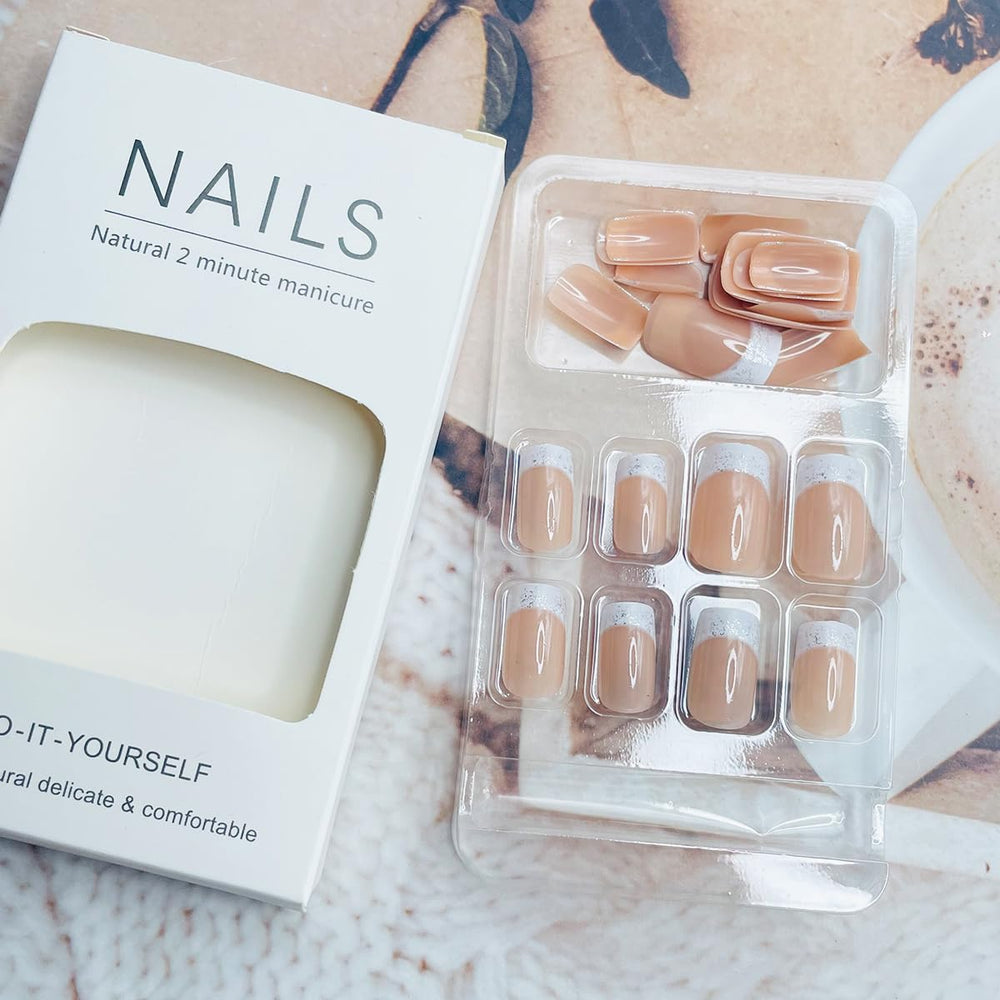 Uñas NEWSPIED con adhesivo en gel, aplicación rápida y segura.