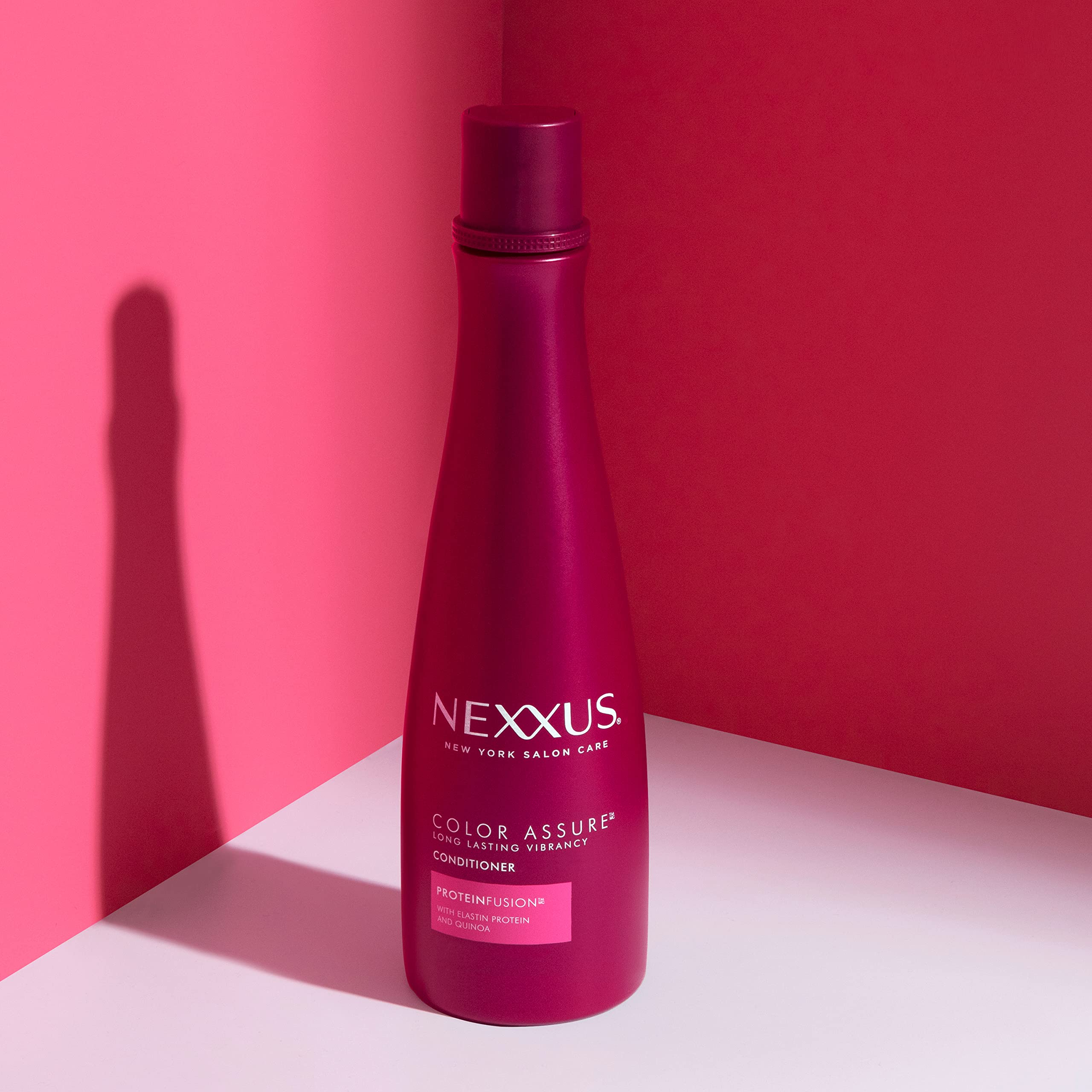 Nexxus Color Assure aplicación suave, limpia sin dañar el color