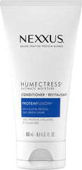 Nexxus Humectress: textura cremosa aplicada sobre pelo mojado para suavidad.