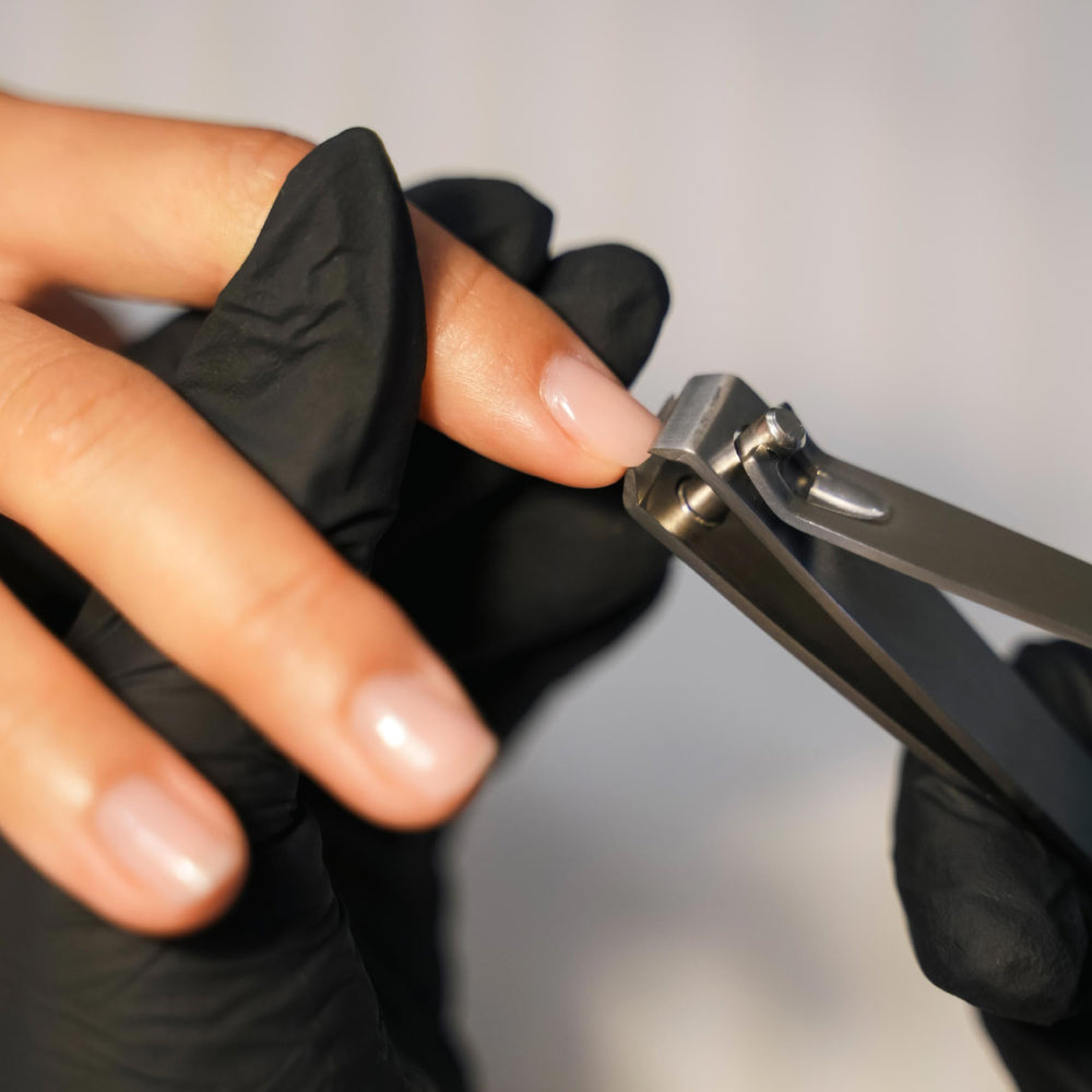 Corte limpio y preciso con Nghia en uñas difíciles
