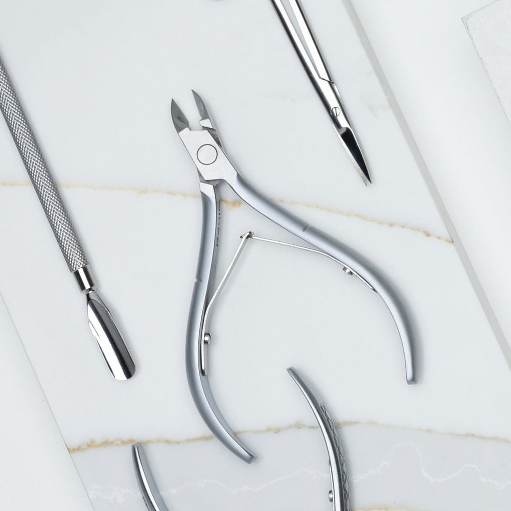 Nghia Cuticle Nipper D-03 JAW 14, diseño ergonómico mejora el manejo.