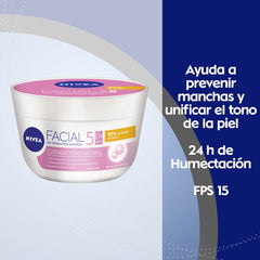 NIVEA Aclaradora Natural protección solar SPF 15 para el día.