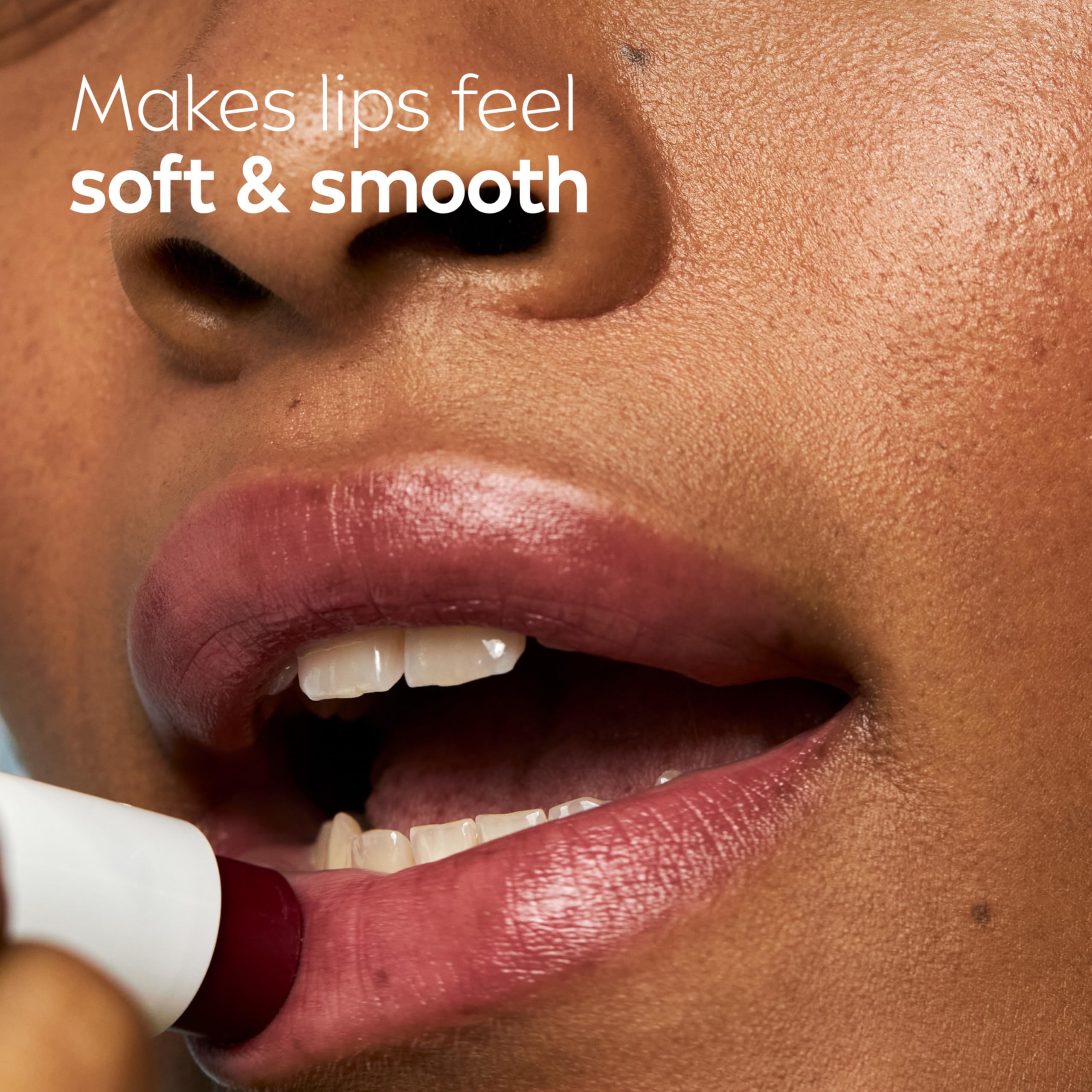 NIVEA Blackberry Lip Care aroma a frambuesa para una experiencia agradable.