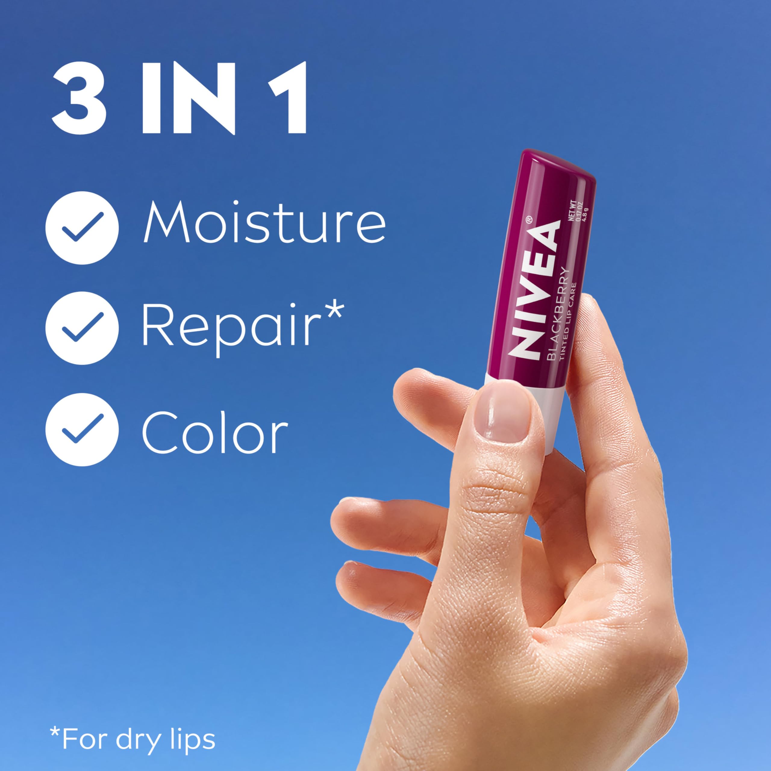 NIVEA Blackberry Lip Care envase compacto para uso diario.