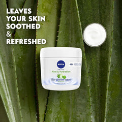 Textura sedosa de la crema corporal NIVEA para uso diario.