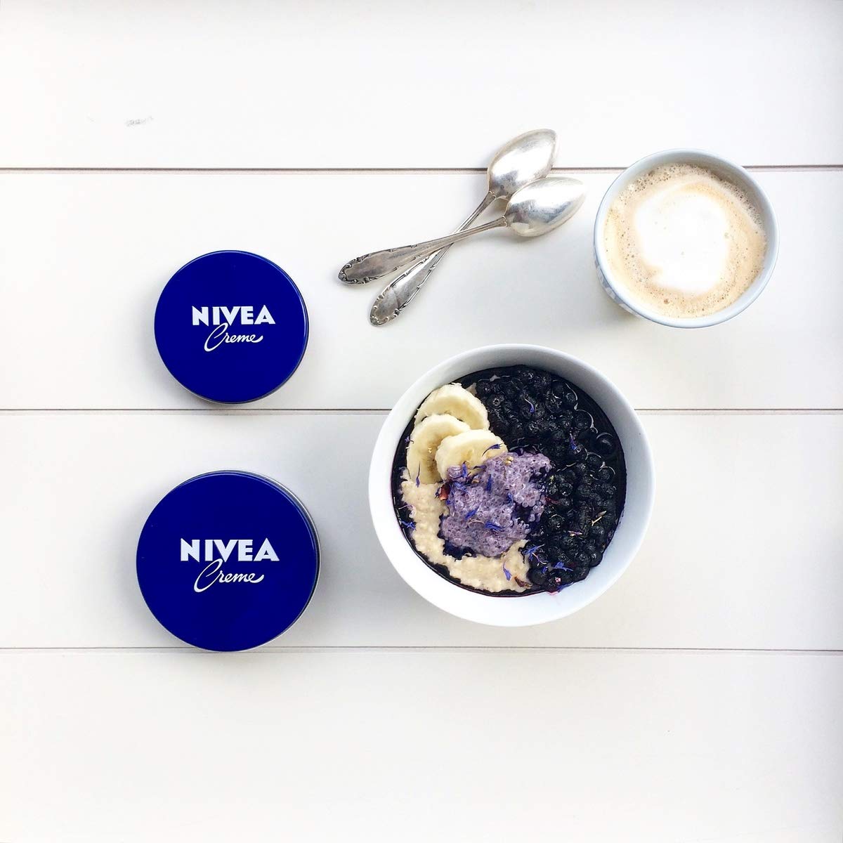Formule NIVEA Creme dermatologiquement approuvée et adaptée aux peaux sensibles.