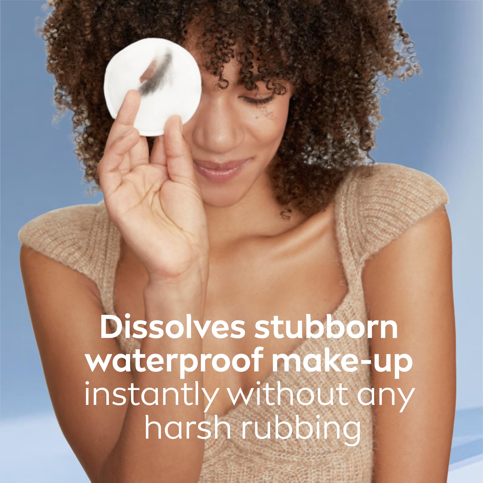 Maquillaje de ojos antes de desmaquillar con NIVEA Doble Acción