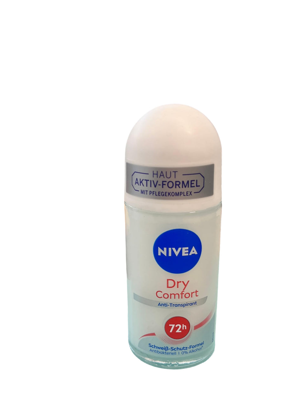 Aplicación en axila con NIVEA Dry Comfort Roll-On, sensación suave y protección duradera.