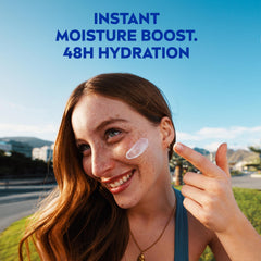 NIVEA Soft crema hidratante, aplicación en manos para hidratación diaria.