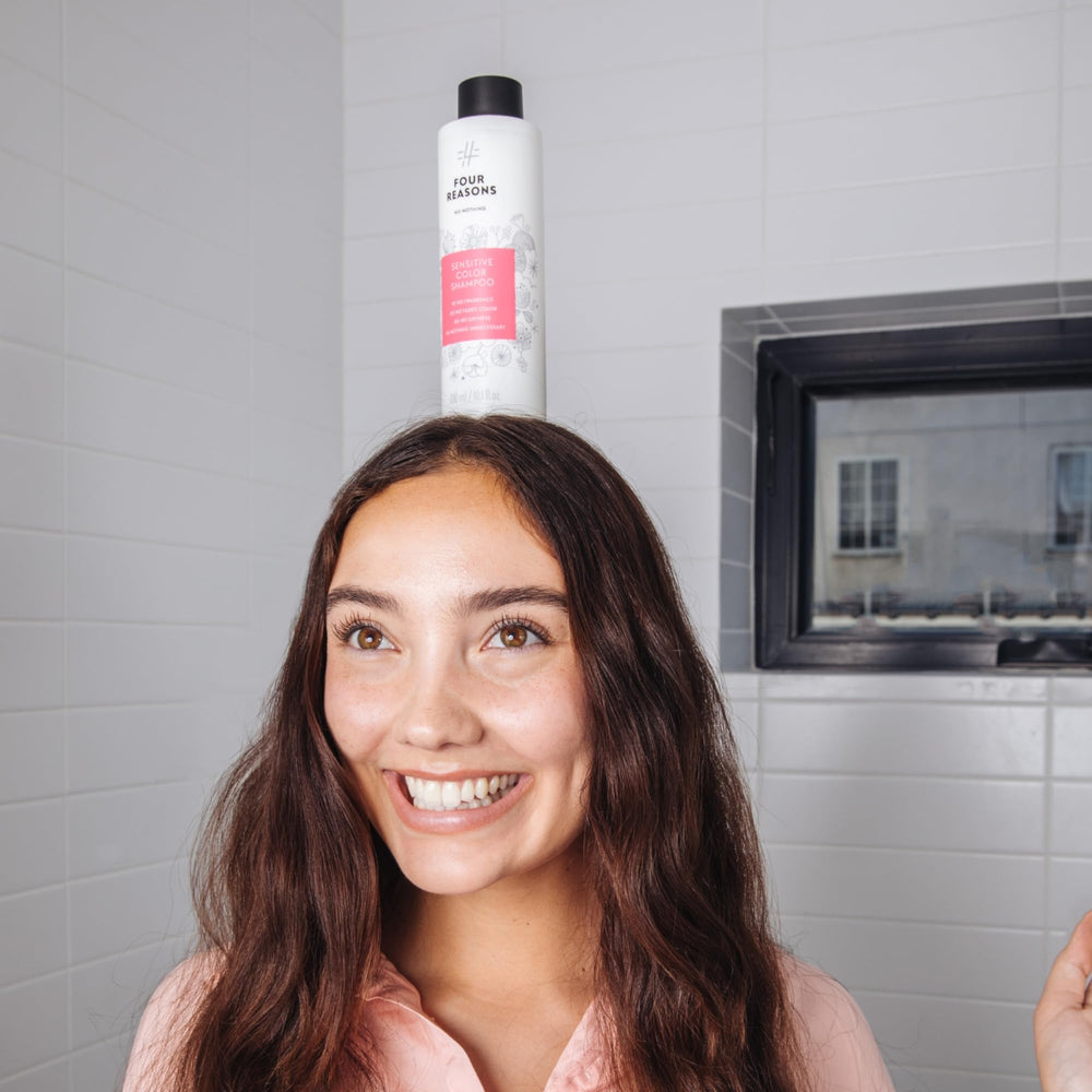 No Nothing champú sin fragancia, espuma suave que deja el cabello luminoso.