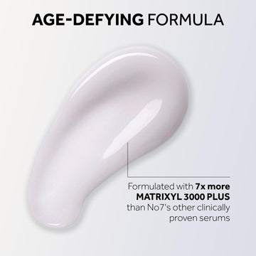 Aplicación facial del booster No7 para cuidado diario de la piel