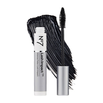 No7 Lash Impact Máscara con aplicador cono grande facilita aplicación suave y definida.