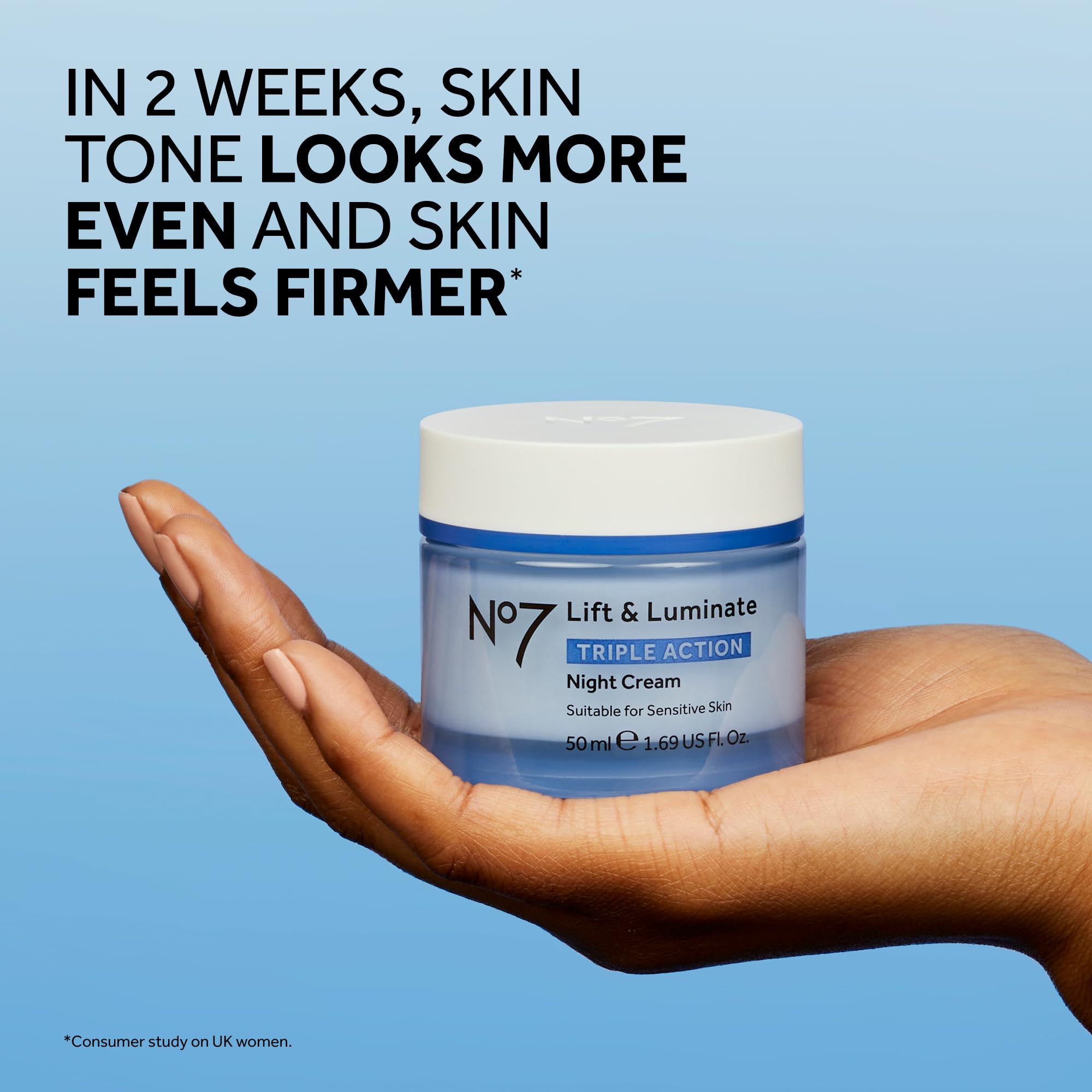 No7 Lift and Luminate, crema con hialurónico e hibisco para hidratación y firmeza.