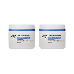 No7 Lift & Luminate: crema en bote para hidratación diaria.