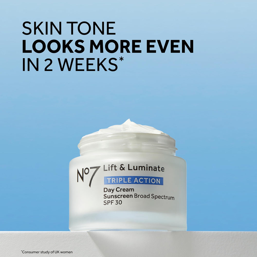 No7 Lift & Luminate: textura de crema para absorción rápida.