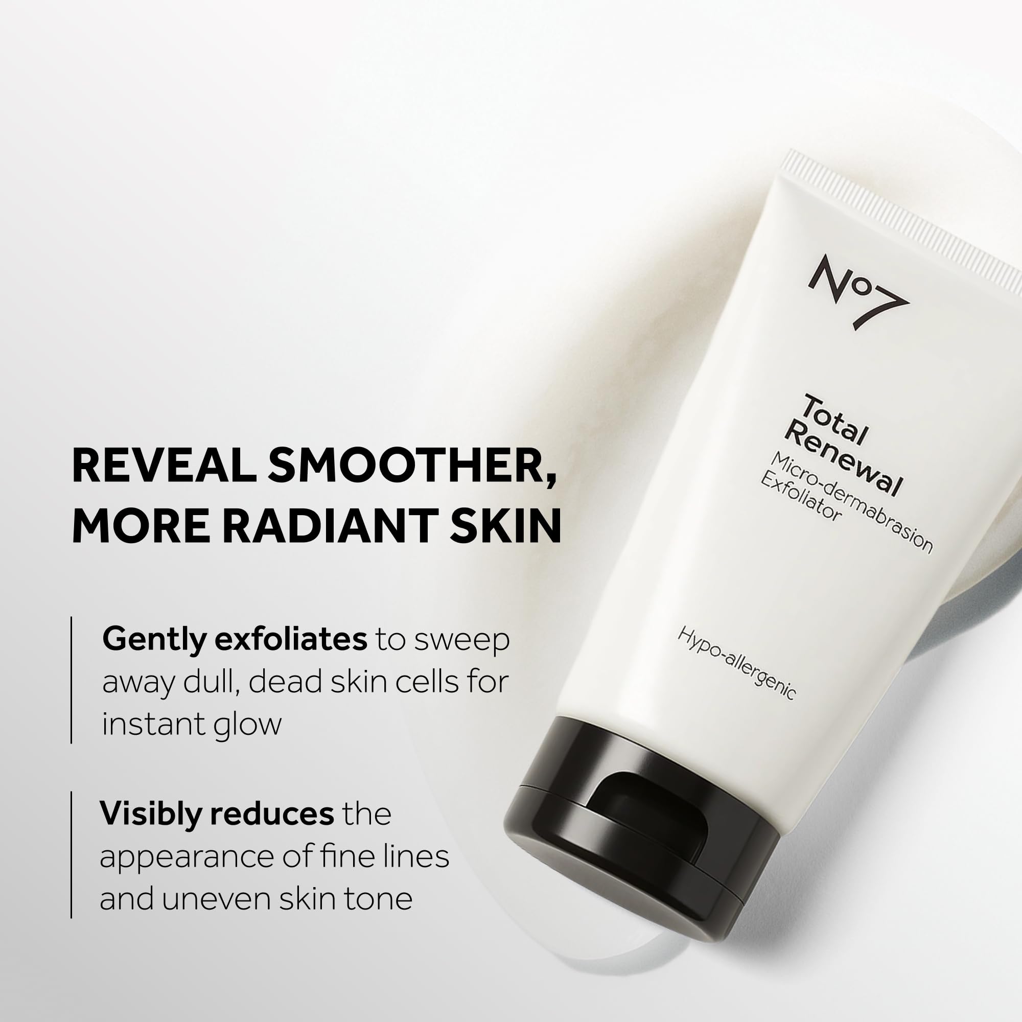 Aplicación suave de No7 Microdermabrasion para exfoliación gentil.