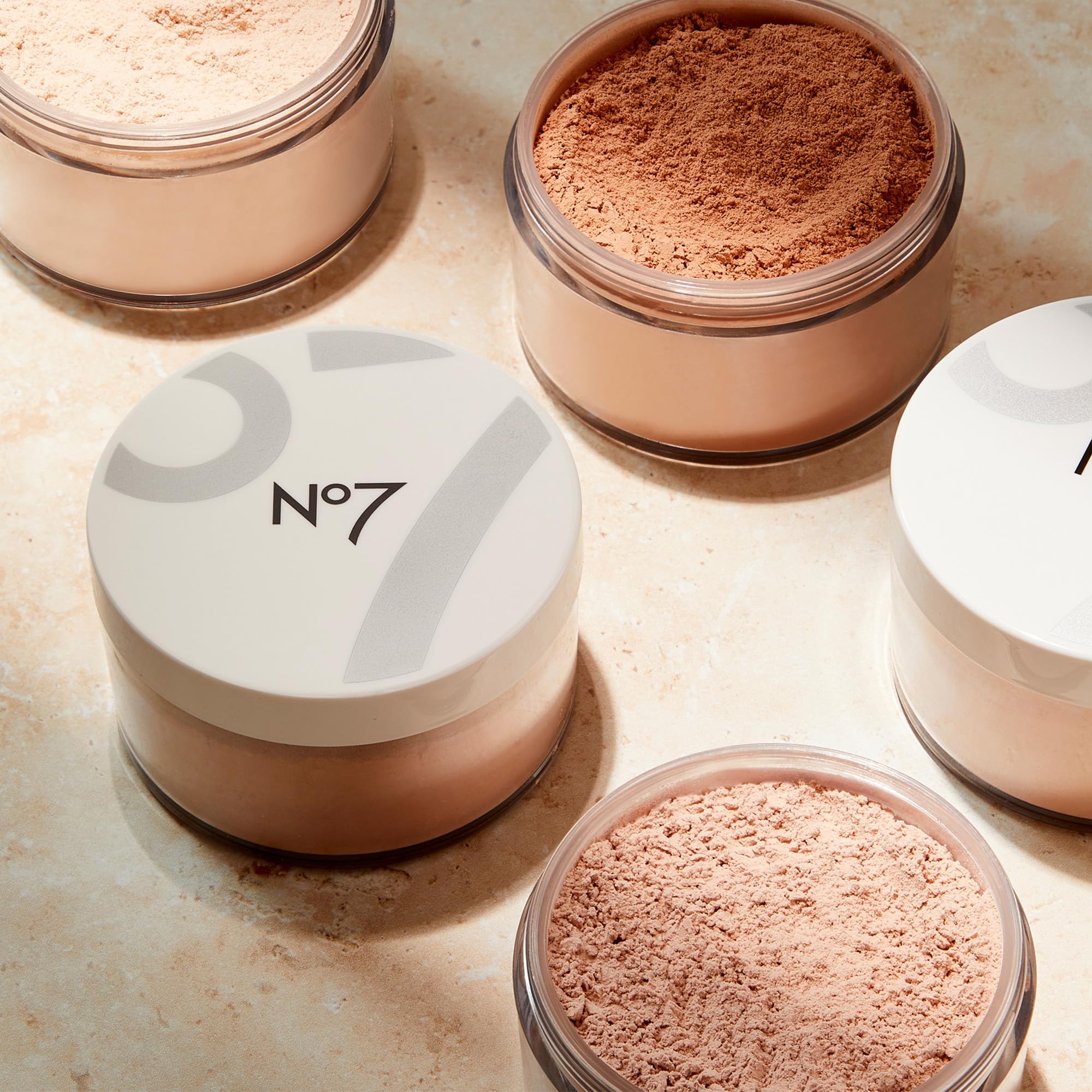 No7 polvo suelto, Pro-Vitamina B5 y Vitamina E nutren la piel.